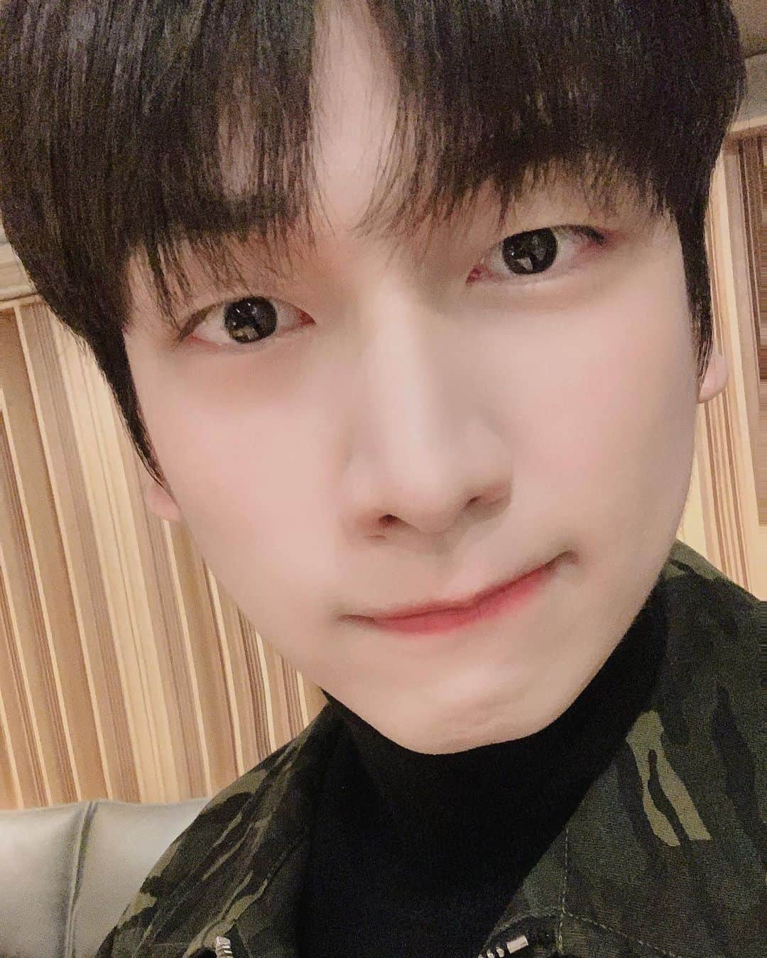 ヒョギさんのインスタグラム写真 - (ヒョギInstagram)「오랜만에.. 얼빡🤳 #셀카는 #역시 #얼빡이지」11月2日 0時01分 - hsh0705