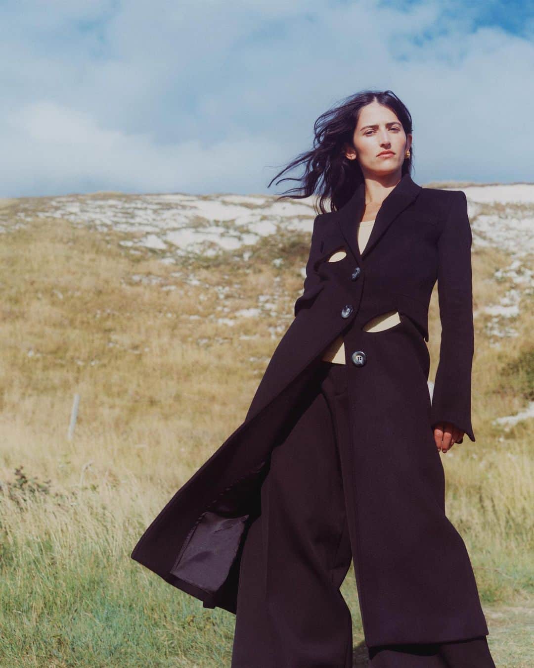 Harrodsのインスタグラム：「Oversized enough to accommodate the season’s chunkiest knitwear – but not so much as to swamp the figure entirely, AW20’s tailored coats sit firmly on the right side of androgynous.  Head to our link in bio to find your perfect style.  Find #OffWhite in Advanced International on the First Floor. Harrods remains open with safe, social distancing measures in place until Thursday.  #Harrods #HarrodsFashion」