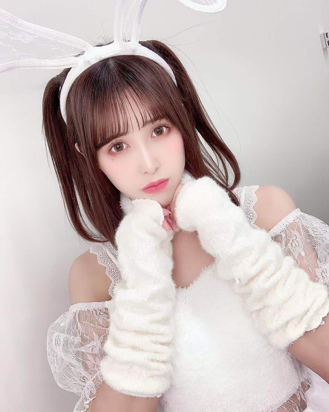 のインスタグラム：「過ぎちゃったけどハロウィンの仮装🐰 白うさぎさんでした🐇 . . #ハロウィンコスプレ #ハロウィンメイク #ハロウィン #halloween #自撮り #自撮り女子 #自撮り界隈 #アイドル #メイク #コスプレ #instagram #instagood #instalike #instadaily #japan #japan_of_insta #girl #followｍe #costumeplay #anime #フォローミー」