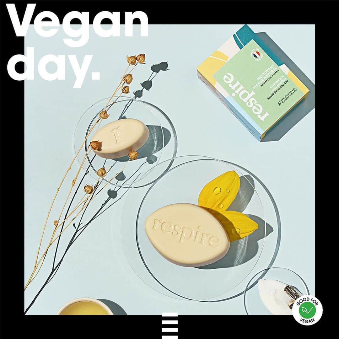 セフォラさんのインスタグラム写真 - (セフォラInstagram)「Aujourd'hui c'est le Vegan Day (et du premier jour du World Vegan Month!) 🌿 Une pensée pour tous ces produits vegan* disponibles chez SEPHORA. Nous multiplions nos efforts pour en proposer de plus en plus et pour les rendre clairement identifiables sur notre site et en magasin, afin de vous faciliter la vie.  🌟 Comment ?  Grâce à notre nouvelle pastille "Good For Vegan", qui est apparue il y a un mois sur sephora.fr et en magasin : elle signifie que le produit concerné ne contient aucun ingrédient d'origine animale.  #SEPHORAGOODFOR VEGAN #SephoraFrance #VeganDay」11月2日 0時08分 - sephorafrance