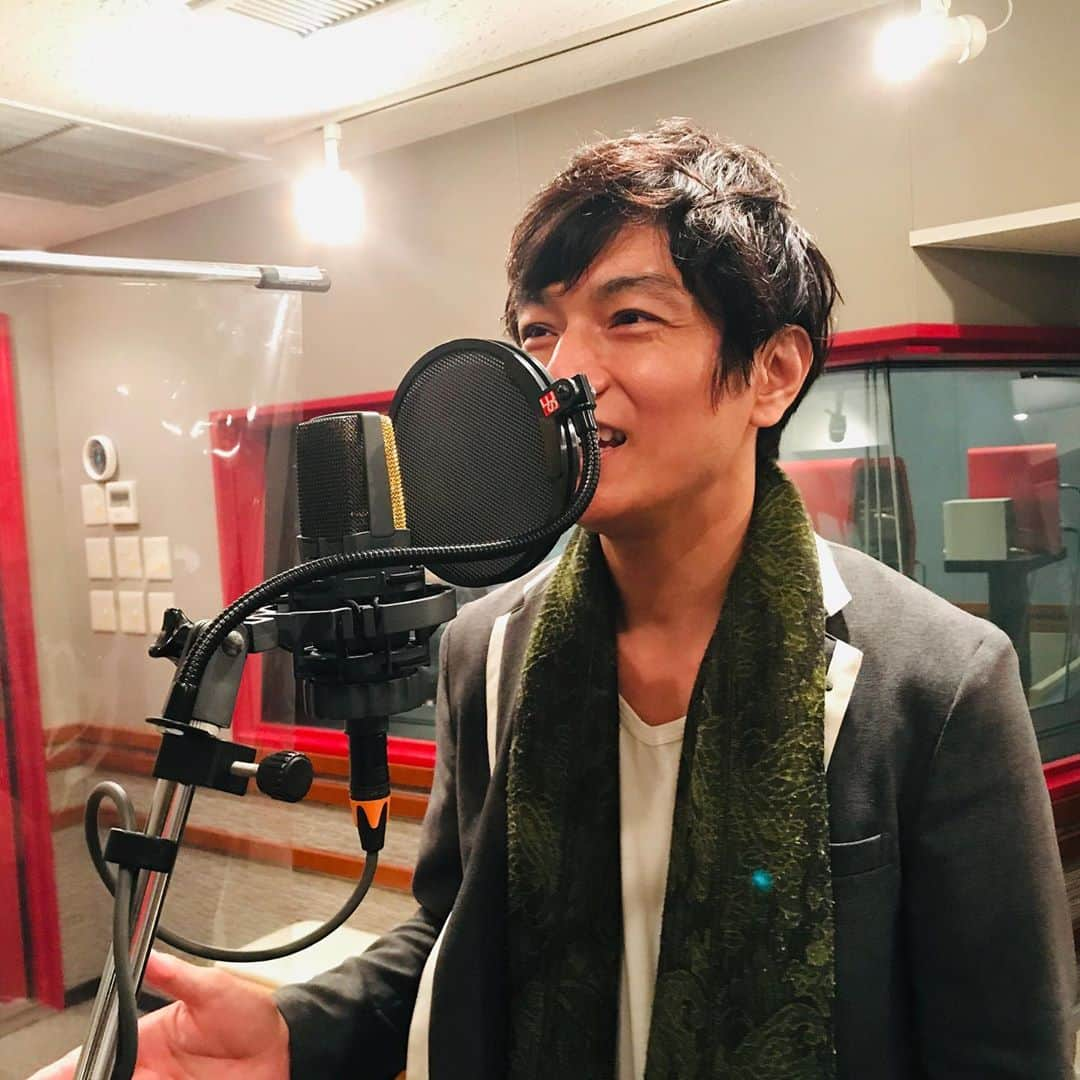 吉田ヒトシのインスタグラム：「時差グラム。  先日の音楽スタジオにて歌撮り。  小椋圭さん作曲、金子みすずさん作詞など全7曲の創作ミュージカル。  11月は、山梨、関東の施設・小学校を巡ります。  お楽しみに😊  #野ばら #心に栄養 #児童演劇 #金子みすず #小椋圭  #創作 #ミュージカル #吉田ヒトシ」