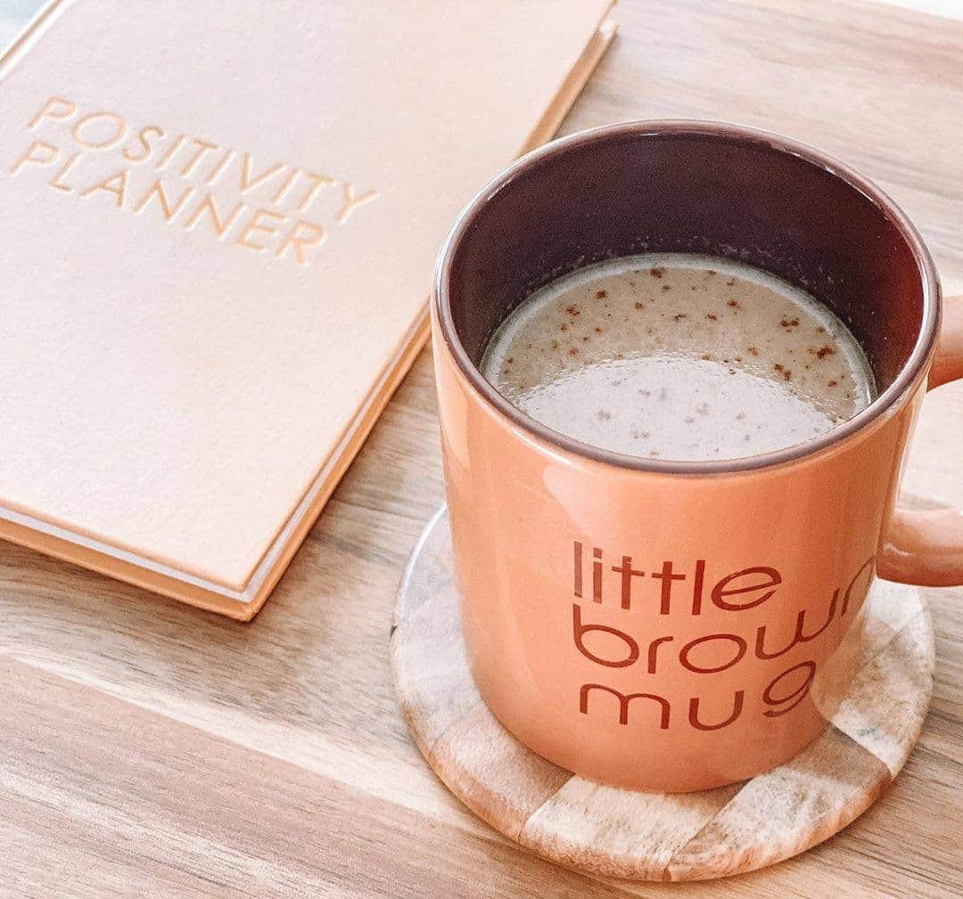 Bloomingdale'sさんのインスタグラム写真 - (Bloomingdale'sInstagram)「Making the most of the extra hour we gained this AM 😉☕   📷: @andreagraye . . . . . . #FallBack #DaylightSavingsTime #LittleBrownMug #MorningRoutine #ButFirstCoffee #Bloomingdales」11月2日 0時13分 - bloomingdales