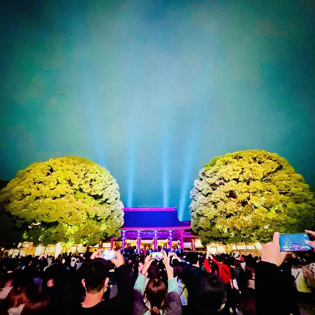 林信行のインスタグラム：「#明治神宮鎮座百年祭  100th anniversary of #MeijiShrine  the one hundredth year of the one hundred year foresting plan of #Tokyo . A perfect example for. SDGs. 百年計画の森づくりの百年目。SDGsの本当の手本は過去にこそあるのかも知れない。  P.S.花火のことすっかり忘れていてあがる前に帰っちゃいました…💦」