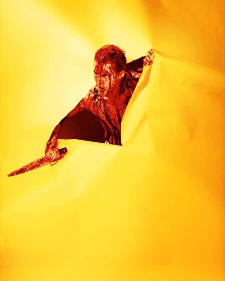 ニコラ・フォルミケッティのインスタグラム：「Halloween continues with @hunterclem_ 🔪here’s some bloody outtakes from @vmagazine @vman shoot 🔪  photo @douginglish photo art @shrimpmasterman make up @natashaseverino_makeup  hair @dennisgots 🩸🩸🩸🩸🩸🩸」