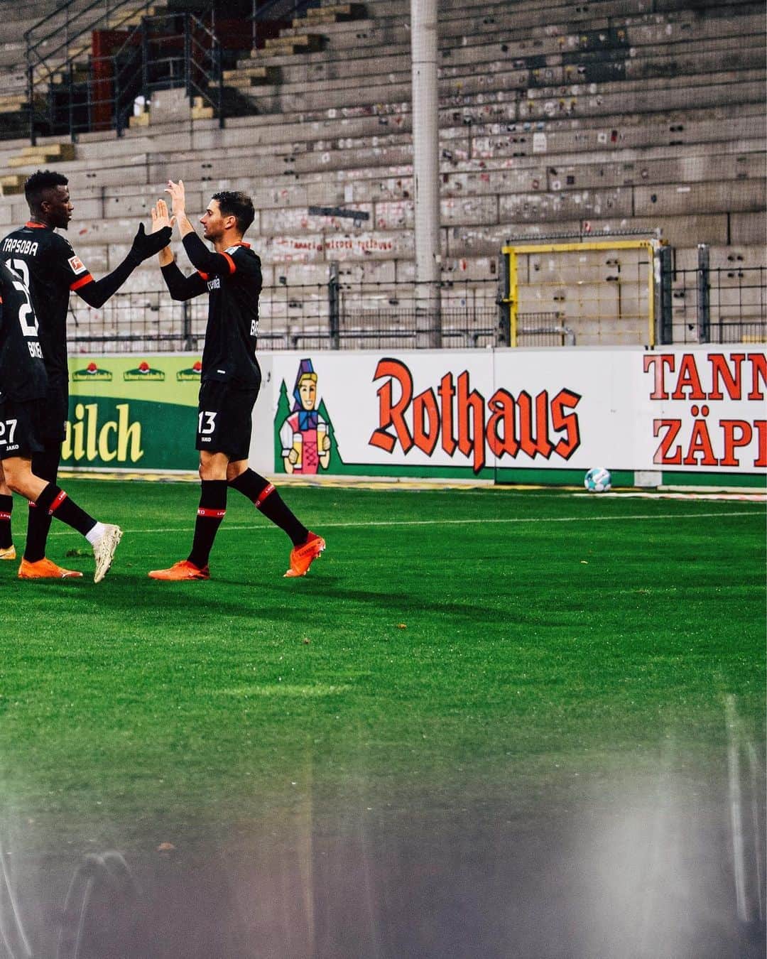 バイエル・レバークーゼンさんのインスタグラム写真 - (バイエル・レバークーゼンInstagram)「💥 @lucasalario on fire 🔥 2 goals, GOALARIO turns the match around! 💪 #SCFB04 1-2」11月2日 0時26分 - bayer04fussball