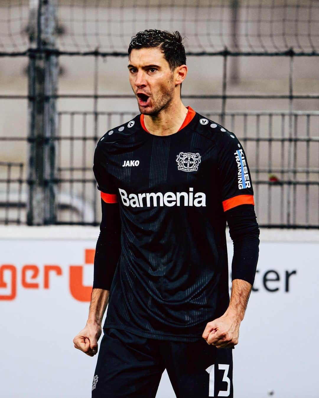 バイエル・レバークーゼンさんのインスタグラム写真 - (バイエル・レバークーゼンInstagram)「💥 @lucasalario on fire 🔥 2 goals, GOALARIO turns the match around! 💪 #SCFB04 1-2」11月2日 0時26分 - bayer04fussball