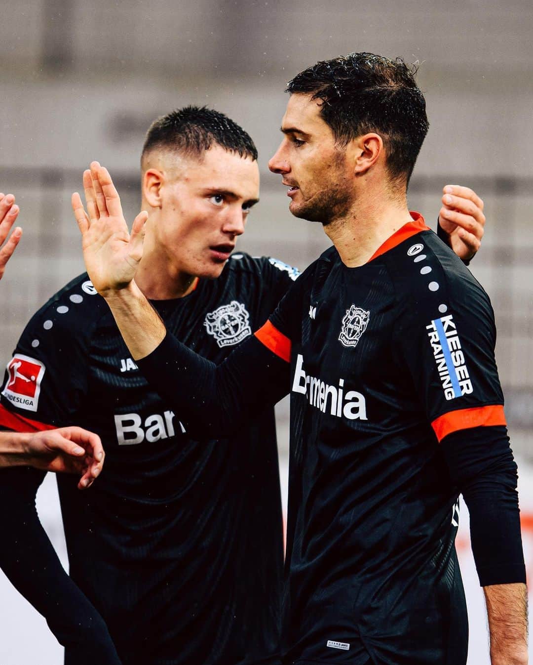 バイエル・レバークーゼンさんのインスタグラム写真 - (バイエル・レバークーゼンInstagram)「💥 @lucasalario on fire 🔥 2 goals, GOALARIO turns the match around! 💪 #SCFB04 1-2」11月2日 0時26分 - bayer04fussball