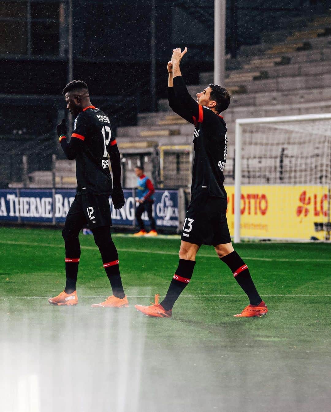 バイエル・レバークーゼンさんのインスタグラム写真 - (バイエル・レバークーゼンInstagram)「💥 @lucasalario on fire 🔥 2 goals, GOALARIO turns the match around! 💪 #SCFB04 1-2」11月2日 0時26分 - bayer04fussball
