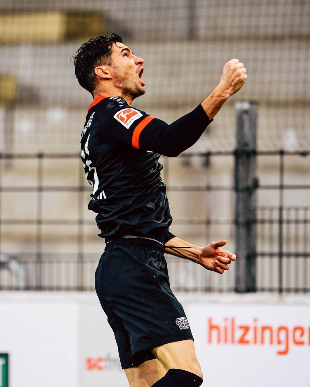 バイエル・レバークーゼンさんのインスタグラム写真 - (バイエル・レバークーゼンInstagram)「💥 @lucasalario on fire 🔥 2 goals, GOALARIO turns the match around! 💪 #SCFB04 1-2」11月2日 0時26分 - bayer04fussball