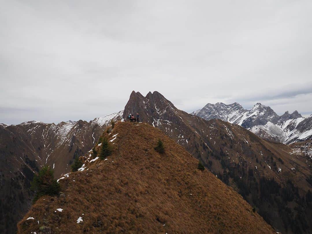 ルーベン・ブロマールトさんのインスタグラム写真 - (ルーベン・ブロマールトInstagram)「A great Hike today 🏔 #kegelkopf  Swipe ⬅️ to see the great view from the top!  📸 @michlheckmair 👌  #oberstdorf #bergtour #kegelkopf」11月2日 0時27分 - rubenblommaert