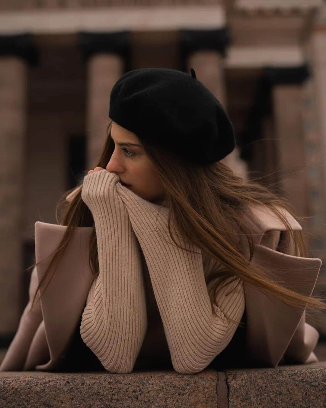 Maria Tarabanskayaのインスタグラム：「Внешний вид связан с тем, что происходит у нас внутри. Внешняя красота (не внешние данные) — это всегда сообщение о том, как женщина относится к себе, к жизни, к людям 🦢 От @makj_ph」