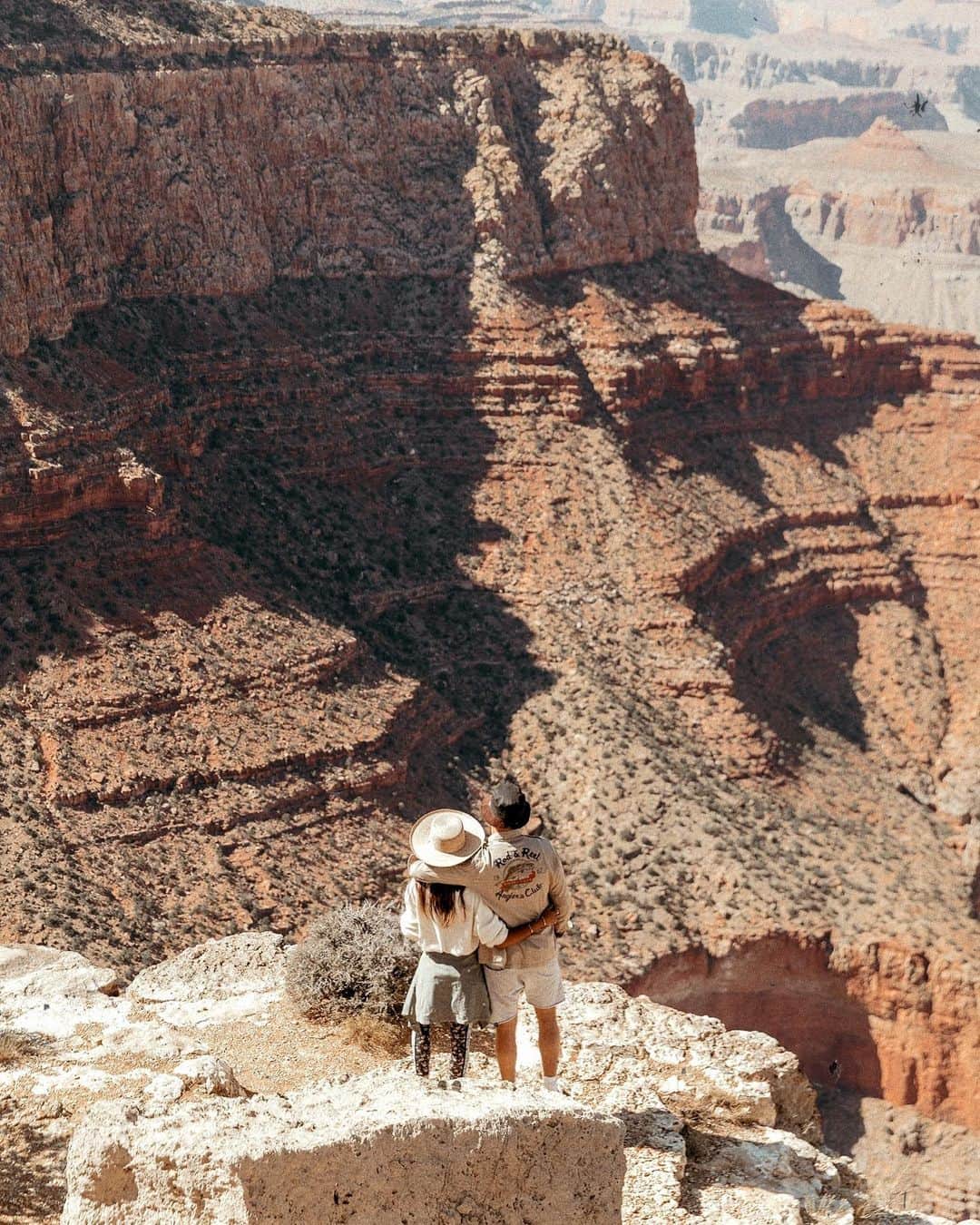 ジュリー・サリニャーナのインスタグラム：「I always feel on top of the world when we are together! ❤️ @kevinberruuu」