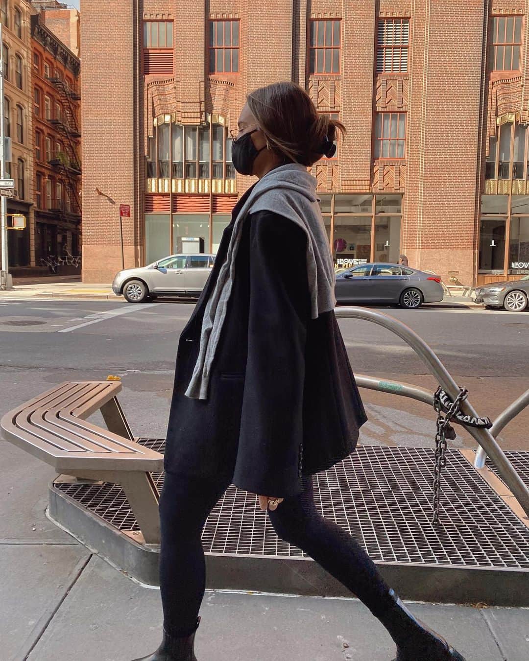 We Wore Whatのインスタグラム：「Been living in my leggings, my casual look from yesterday on the go 🔛」
