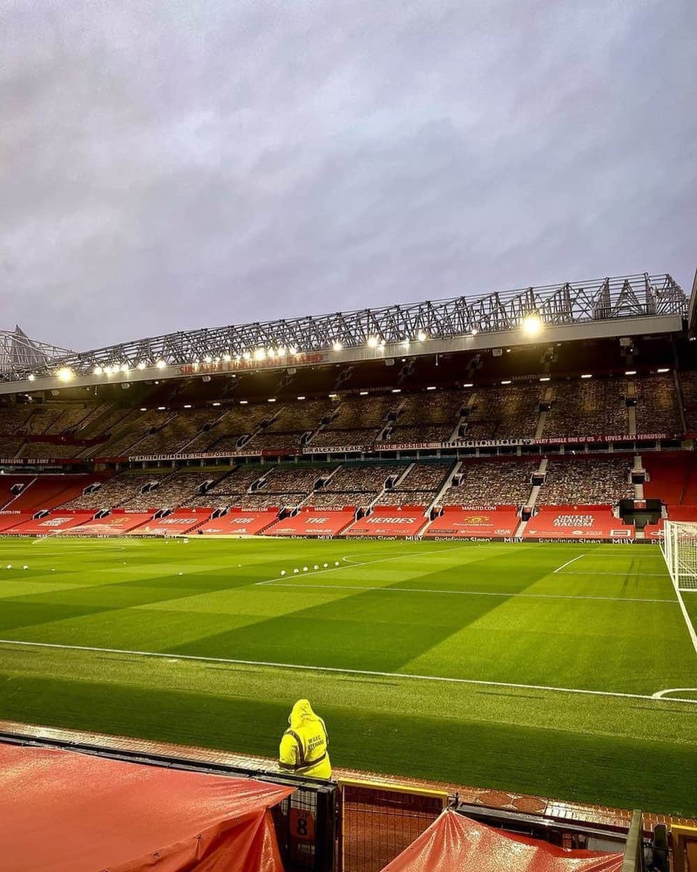 マンチェスター・ユナイテッドさんのインスタグラム写真 - (マンチェスター・ユナイテッドInstagram)「The calm before the storm 🏟 #MUFC #OldTrafford #PremierLeague」11月2日 0時49分 - manchesterunited