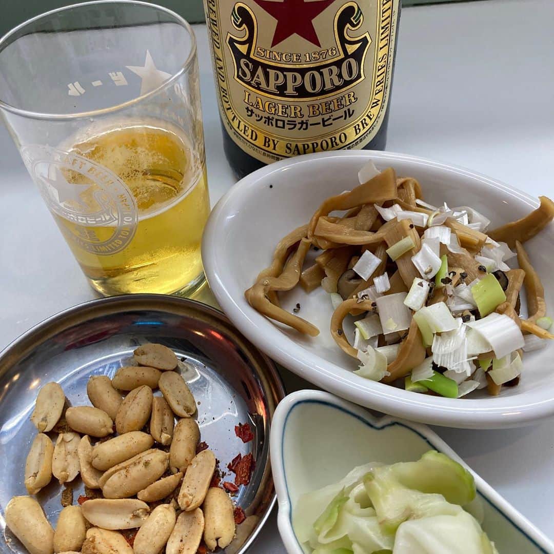 佐藤竜雄のインスタグラム：「昨晩は連日のミクロ。いいなあ、つまみセット。 #高円寺 #町中華 #赤星」