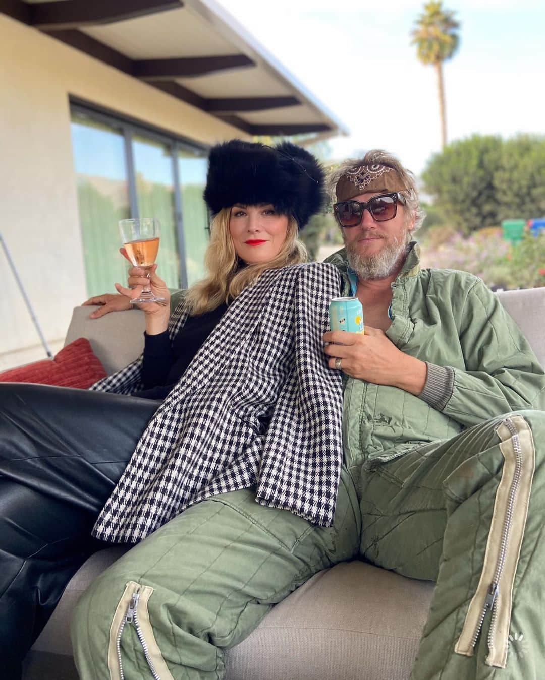 ハイディメリックのインスタグラム：「I have a theory, that how you dress on Halloween is how you truly wish to be seen...🧐 Not boding well for the husband. @thelahome」