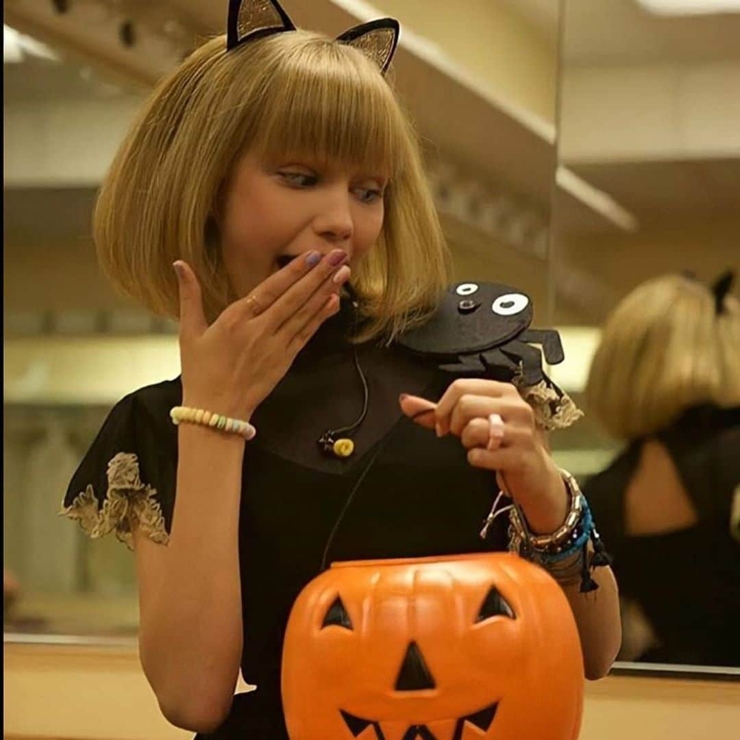 グレース・ヴァンダーウォールさんのインスタグラム写真 - (グレース・ヴァンダーウォールInstagram)「Grace VanderWaal wishing you a happy Halloween」11月2日 1時00分 - gracevanderwaal