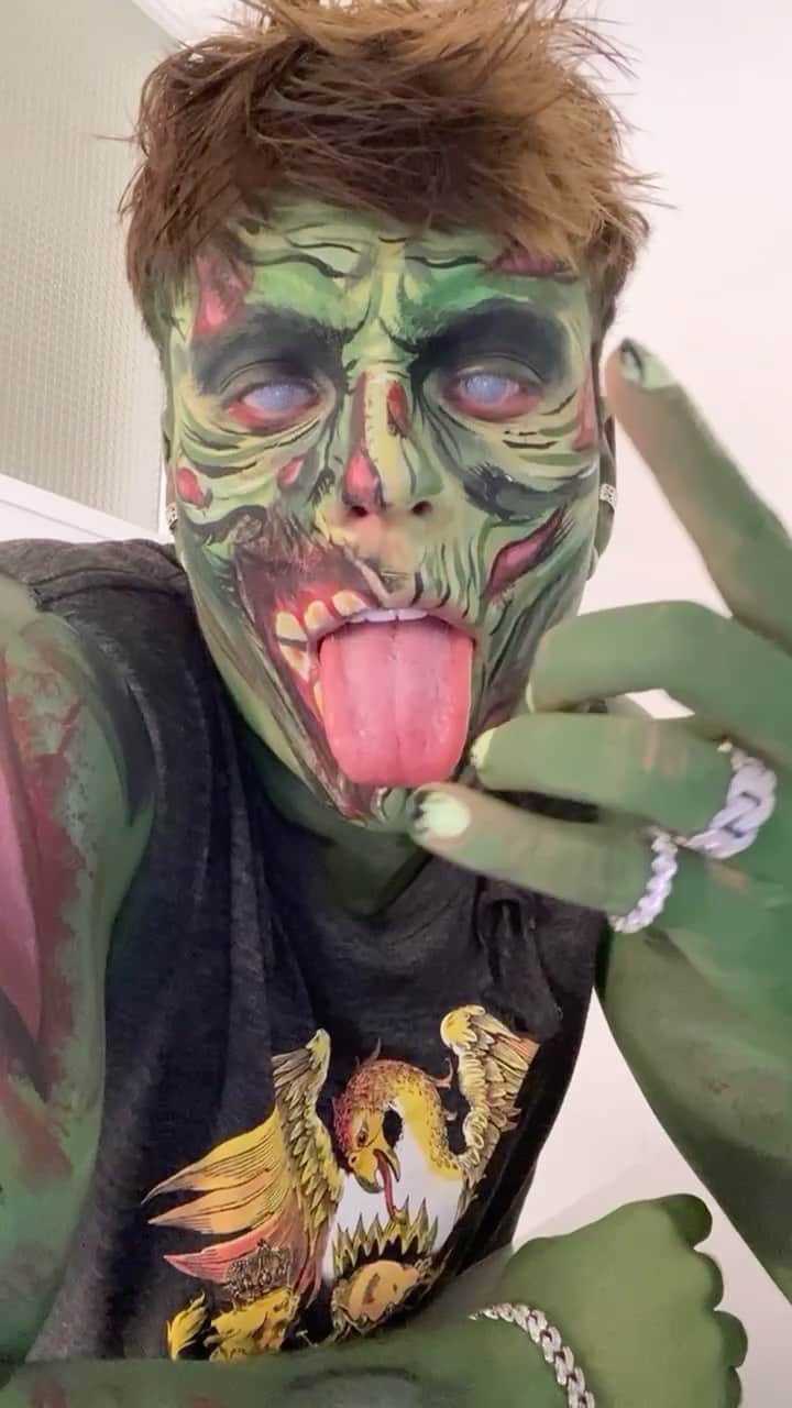 のインスタグラム：「aaasshuuu 🧟‍♂️🎃」