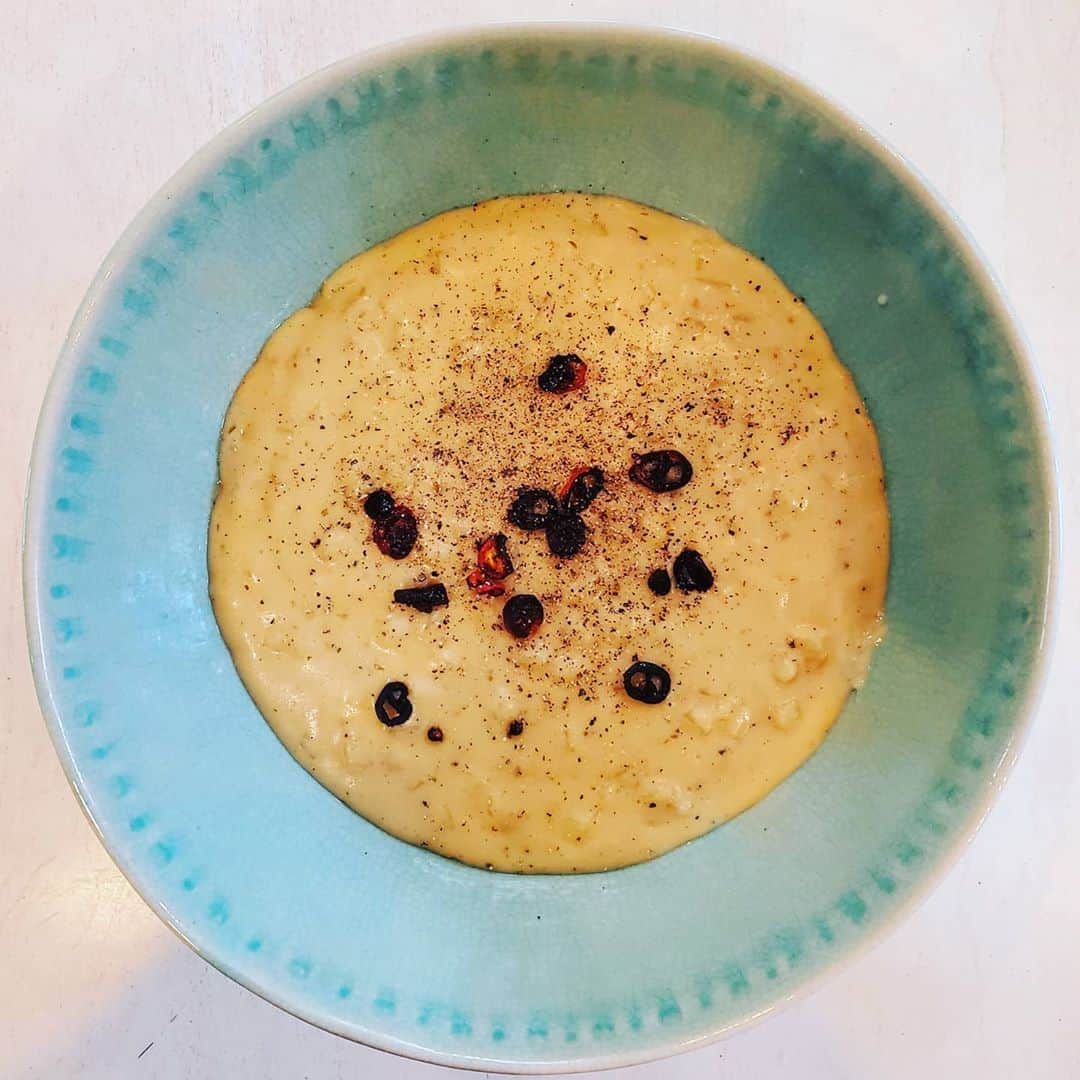 ガソリングラマーさんのインスタグラム写真 - (ガソリングラマーInstagram)「PLANT BASED POTATO JALAPEÑO CHEESE SOUP #GASOLINEKITCHEN 🥔🧀🌶🌿 #LEAHEYFOODS #GLUTENFREE #POTATO #SOUP #POTATOSOUP @oatly #oatmilk  @mountainroseherbs black pepper + seasoning salt #GASOLINEGARDEN #JALAPEÑO  #vegan #veganfood #whatveganseat #plantbased #vegetarian #VEGANGOOD #vegansofig #veganfoodie #foodie #plantbased #plantbasedfood #plantbasedfoodie #vegansoup @gasolineglamour #gasolineglamour  #oatly  #mountainroseherbs」11月2日 1時05分 - gasolineglamour