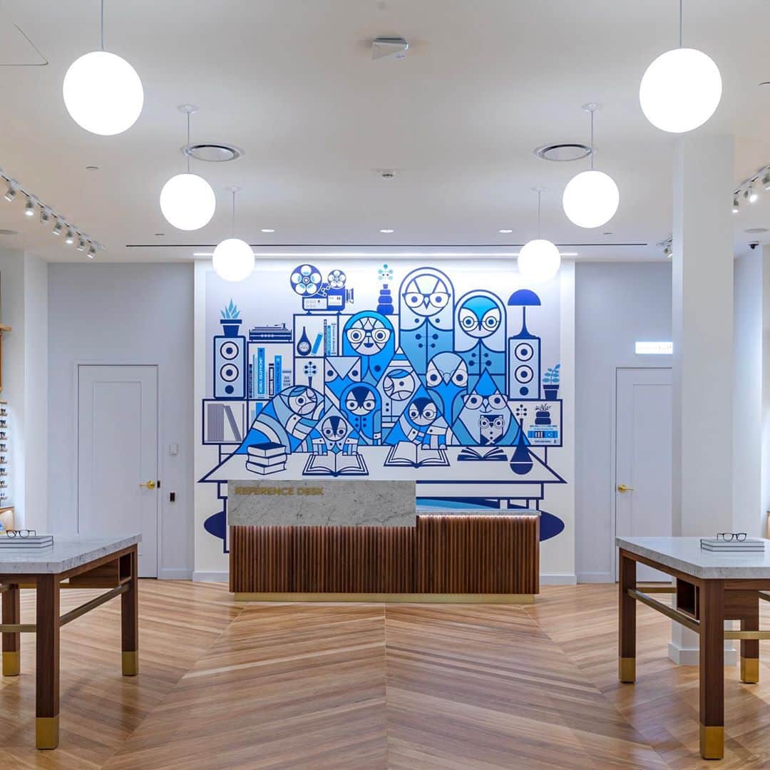 のインスタグラム：「Hello again, Cincinnati 👋 Visit our newest location in The Queen City inside @kenwoodtownecentre, where you’ll find a custom mural by Ohio's own @pendledon and an independent optometrist for your next eye exam 👀 See you soon!」