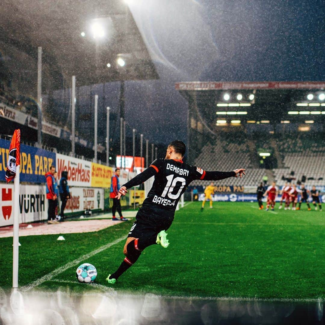 バイエル・レバークーゼンさんのインスタグラム写真 - (バイエル・レバークーゼンInstagram)「Demirbay‘s corner + @jonathantah_‘s header = GOAL! 🔥 #SCFB04 2-4」11月2日 1時22分 - bayer04fussball