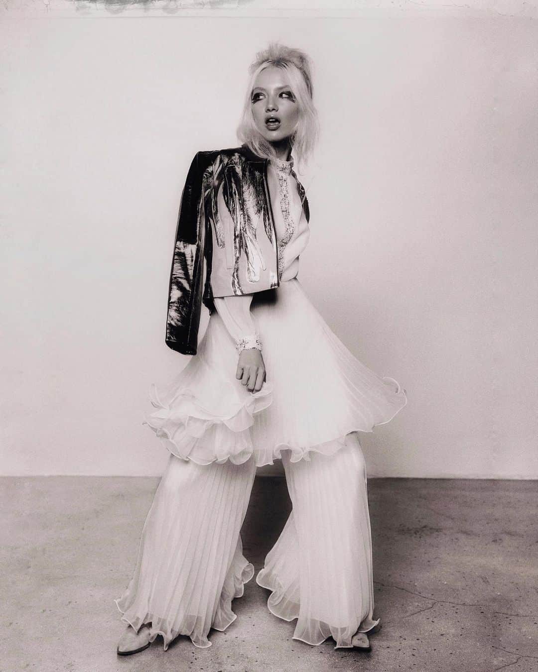 Sasha Supのインスタグラム：「guess who🤹🏼 halloween edition」