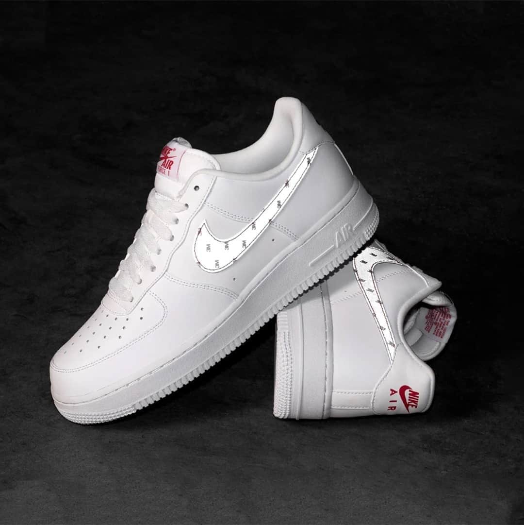 HYPEBEASTさんのインスタグラム写真 - (HYPEBEASTInstagram)「@hypebeastkicks: @nike has offered a brand new take on its classic Air Force 1. Teaming up with @3m, the American footwear giant has offered a reflective iteration of the silhouette dominated by silver and white uppers. Nike’s Air Force 1 3M “Silver” is currently available at @asphaltgold for $115 USD.⁠ Photo: Asphalt Gold」11月2日 1時30分 - hypebeast