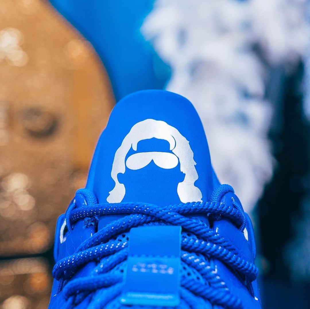 デイミアン・リラードのインスタグラム：「🗣Style and profile! The @ricflairnatureboy colorway of my #Dame7 is out now. Hit the link in my bio to get a pair and pay tribute to the Rolex wearin', diamond ring wearin', kiss stealin', wheelin' dealin', limousine ridin', jet flyin' son of a gun! WOOOOO!  /// #RicFlair #RicFlairDrip #createdwithadidas @adidashoops @wwe #YKWTII ⌚️」