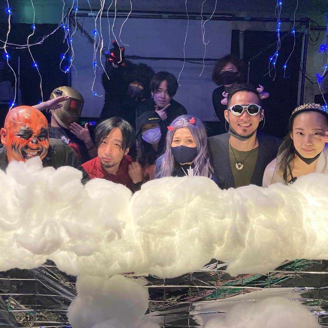 DJ Yummyのインスタグラム：「あしゅらりあんの皆さすが！最高！ありがとうございました。 #thankyou#タコバーガー#halloween#bump#dj#art#asuraproject#左のかぼちゃはお坊さん」