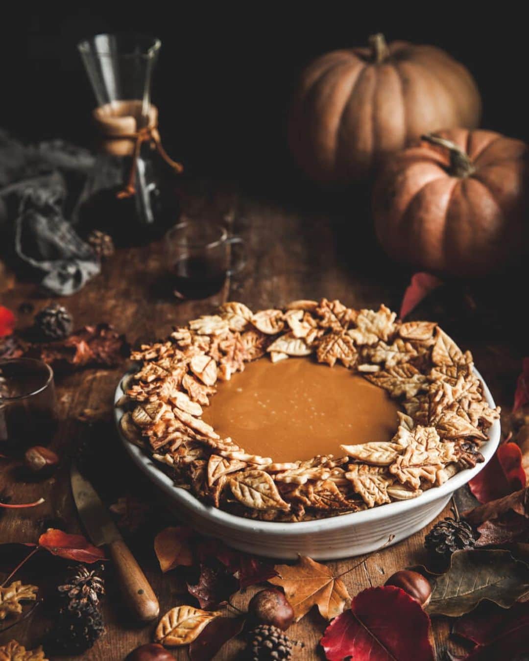 FOLKのインスタグラム：「Not Your Mama’s Pumpkin Pie, and I’m not mad about it. New story up now with these tasty recipes. www.folklifestyle.com #liveauthentic @thekitchenmccabe  @baranbakery  @halfbakedharvest  @preppykitchen  @thehungryapron  @goingforgrace」