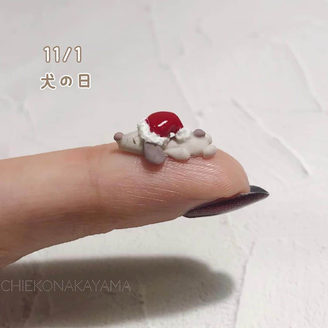 なかやまちえこのインスタグラム：「ちょうど11月1日は犬の日でした！⠀ ⠀ インスタライブでの使用商材は2.3枚目をご覧ください☺️⠀ 『寝そべり犬』のシリコンモールド含め全ての商材は、⠀ ネイリストの方は、⠀ プリモール @nail_premall 、⠀ キャンディポケット @candypocket_official ⠀ ⠀ 美容業以外の方は、⠀ ジョイアート  @joyartofficial ⠀ にてお買い求め頂けます☺️🙏✨⠀ ⠀ #nail #nails #nailart #ネイル #美甲 #ネイルアート  #japanesenailart #manucure #japanesenails #manicurist #gelnails #أظافر #네일아트 #미용 #vẽmóng #ngườiđẹp  #เพ้นท์เล็บ #искусствоногтя #artedeuñas #เพ้นท์เล็บเจล #ジェルネイルデザイン #ネイルデザイン #senikuku #nagelkunst #クリスマスネイル #xmasnails #christmasnails @pregelofficial @preanfaofficial @bettygel_official @kimagure_cat_whim」
