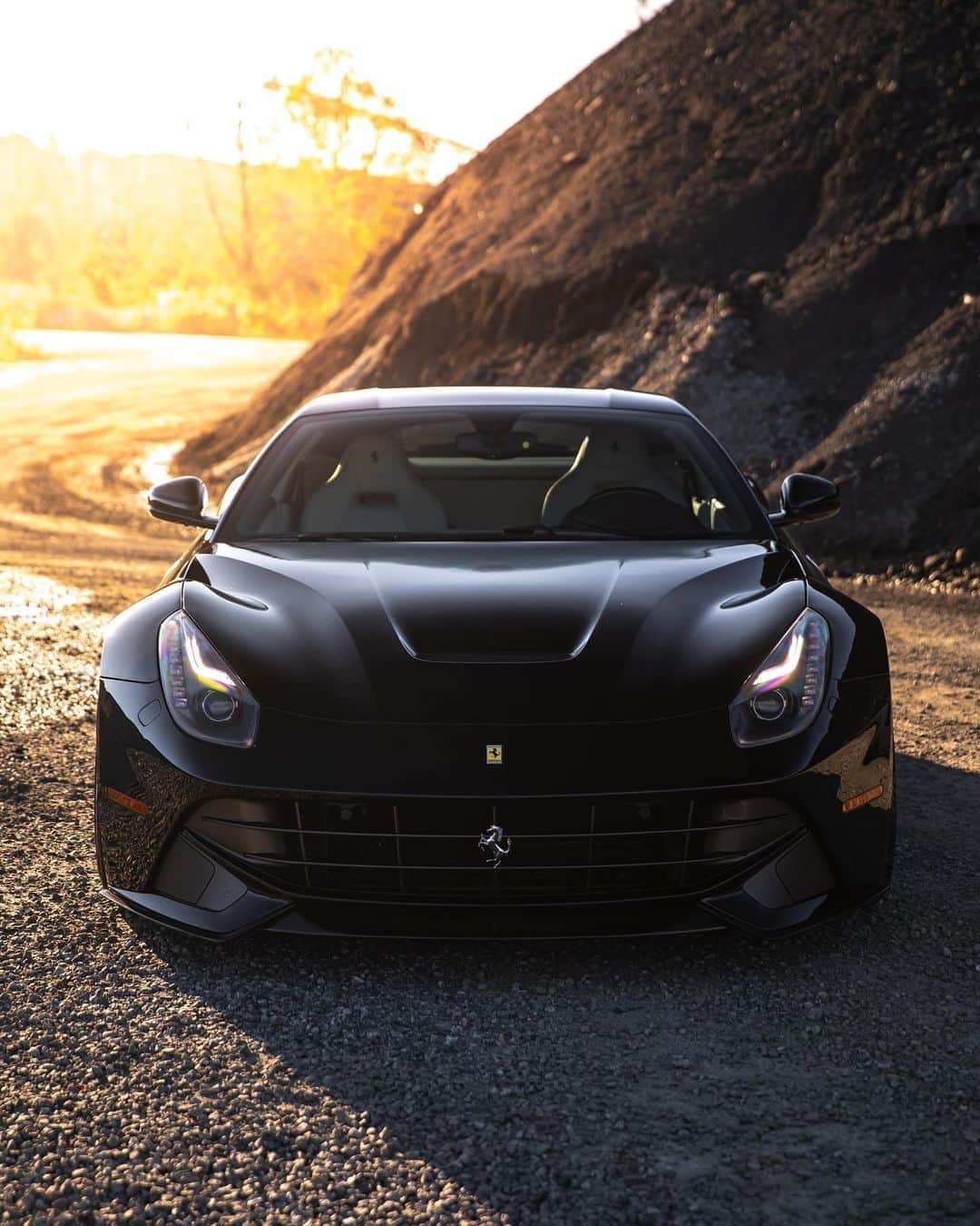 CARLiFESTYLEさんのインスタグラム写真 - (CARLiFESTYLEInstagram)「This Ferrari F12 or $250,000 cash. Owner @carnucopia photo by @mikekuhnracing  I would take the F12 😍 - #carlifestyle #F12」11月2日 2時16分 - carlifestyle