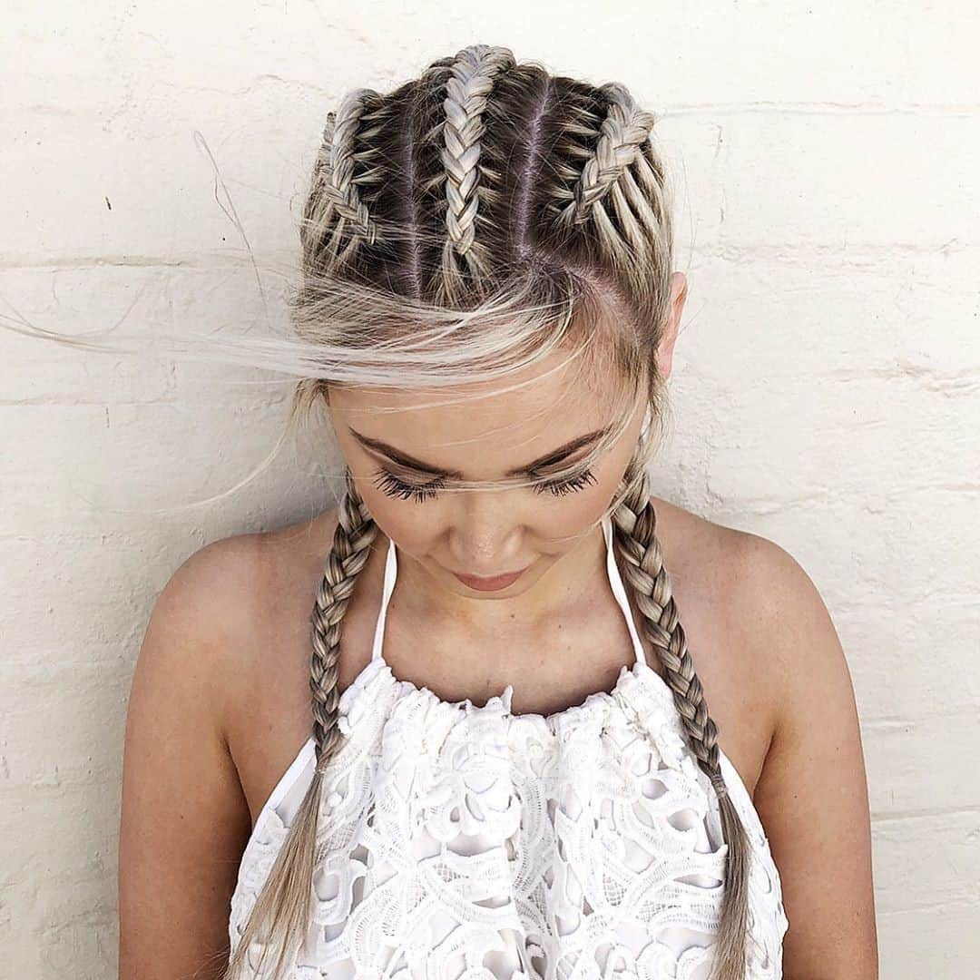 Sam Villaさんのインスタグラム写真 - (Sam VillaInstagram)「#SundayStyles. Attention to detail is clear on this #braidstyle. We love an undone look but there is something about a perfectly symmetrical style that always manages to leave us in awe.⠀ ⠀ #Hair inspo by @hairbyjaxx .」11月2日 2時25分 - samvillahair