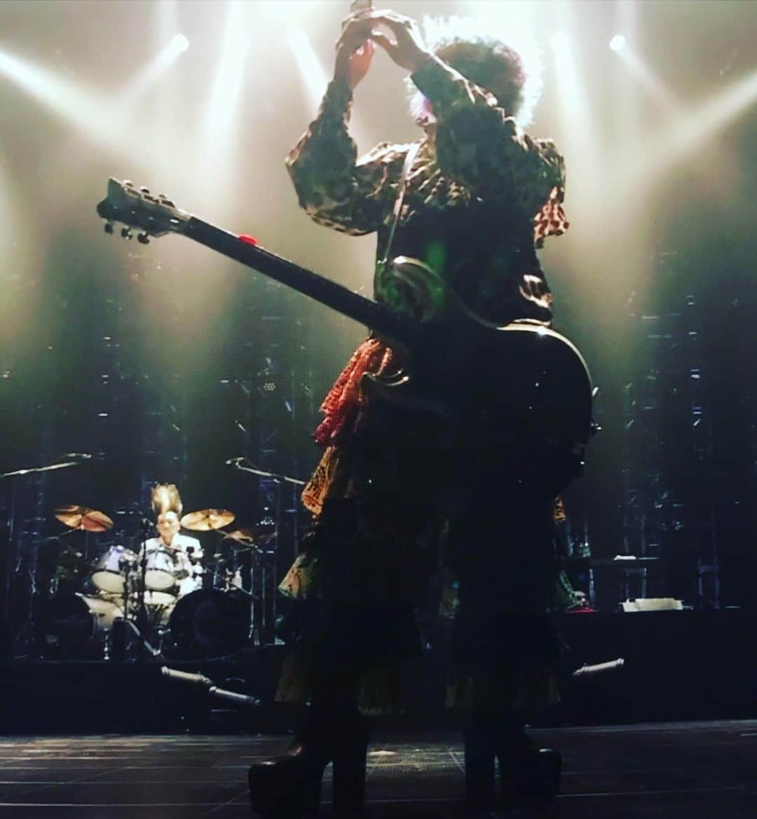 今井寿さんのインスタグラム写真 - (今井寿Instagram)「#TOUR2020 #ABRACADABRAonSCREEN #渋公 #は #どうだったでしょうか？ #今回のツアーも #進むに連れて #良いライブになってきてる #と思います #ありがとう👍🏻 #今井寿 #imaihisashi #bucktick #bt #peace #✌🏻 #🌈🌈🌈🌈🌈🌈🌈 #アブラカダブラ #ABRACADABRA #🔮🙏🏻 #御守り」11月2日 2時53分 - bucktick_imai