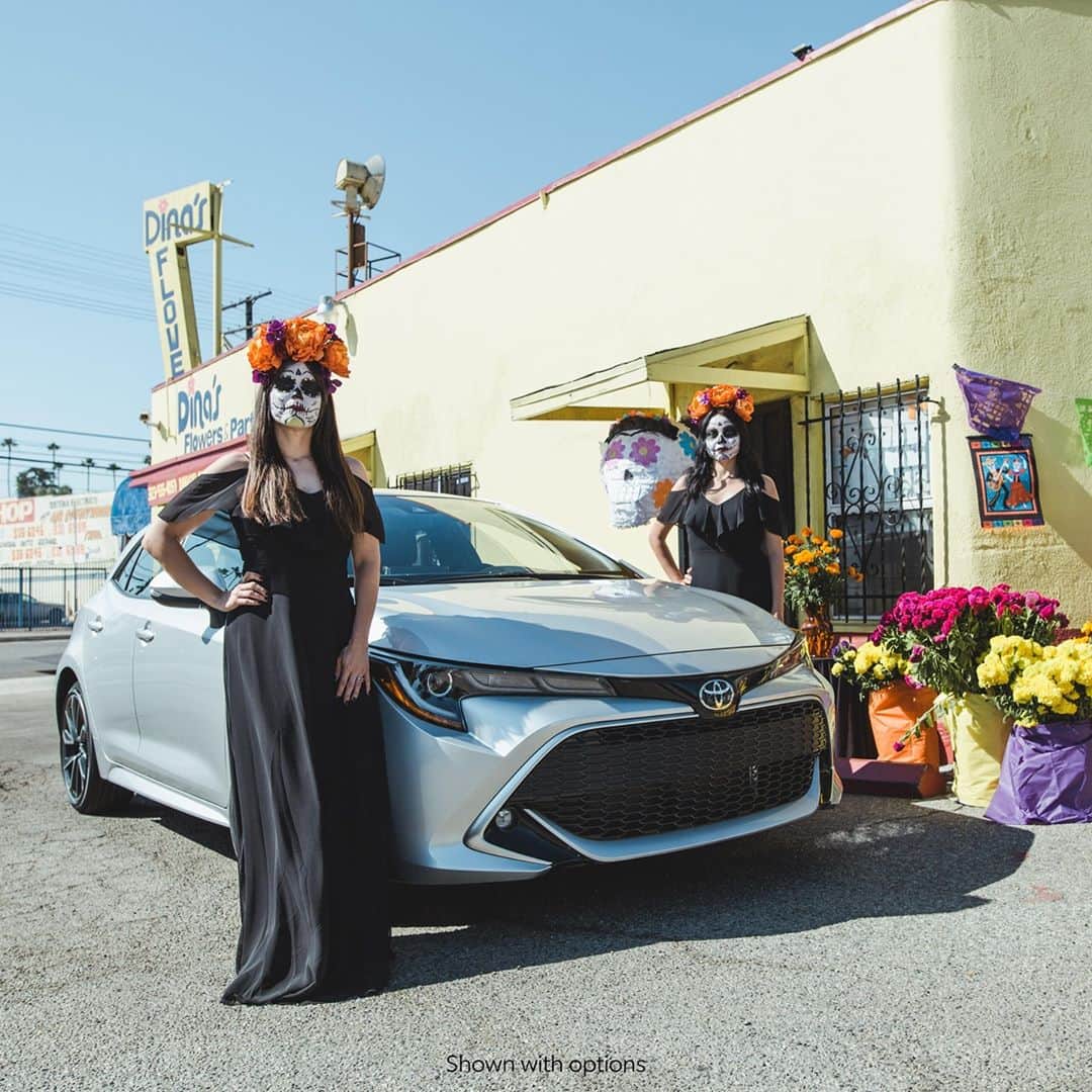 toyotausaさんのインスタグラム写真 - (toyotausaInstagram)「Keeping the family traditions alive. #DayOfTheDead #Corolla Hatchback #LetsGoPlaces」11月2日 3時01分 - toyotausa