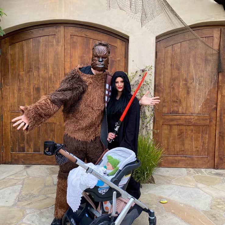 パウ・ガソルのインスタグラム：「My big hands give me up! 😂  Such a special #Halloween」