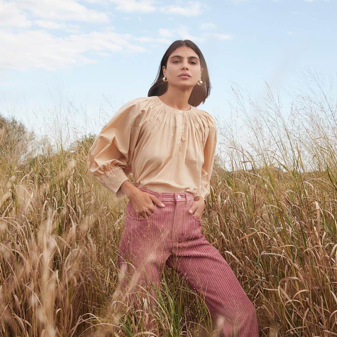 レフラーランドールのインスタグラム：「While we miss traveling to inspiring places to shoot our lookbooks, our team loved shooting our Ready-To-Wear and Resort 21’ pieces close to home in Brooklyn a few weeks ago 💖」