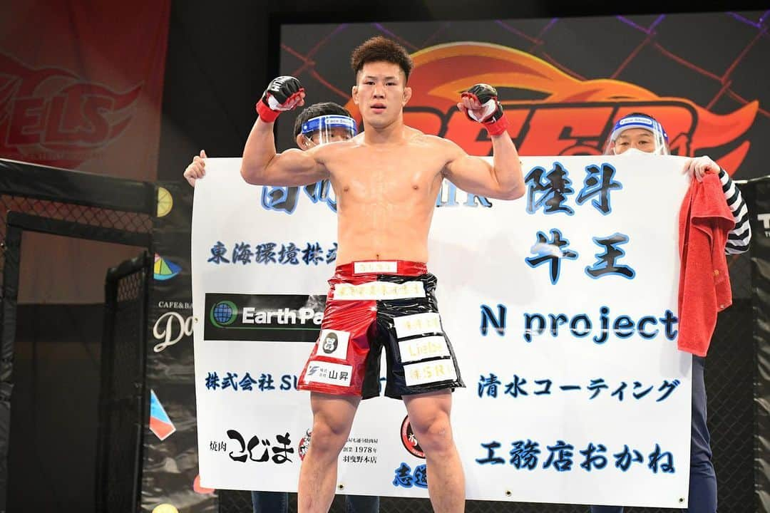 白川陸斗のインスタグラム：「. 1R KOで勝利！  約1年ぶりの勝利の味は格別。  応援して下さった皆さん ありがとうございました😊」