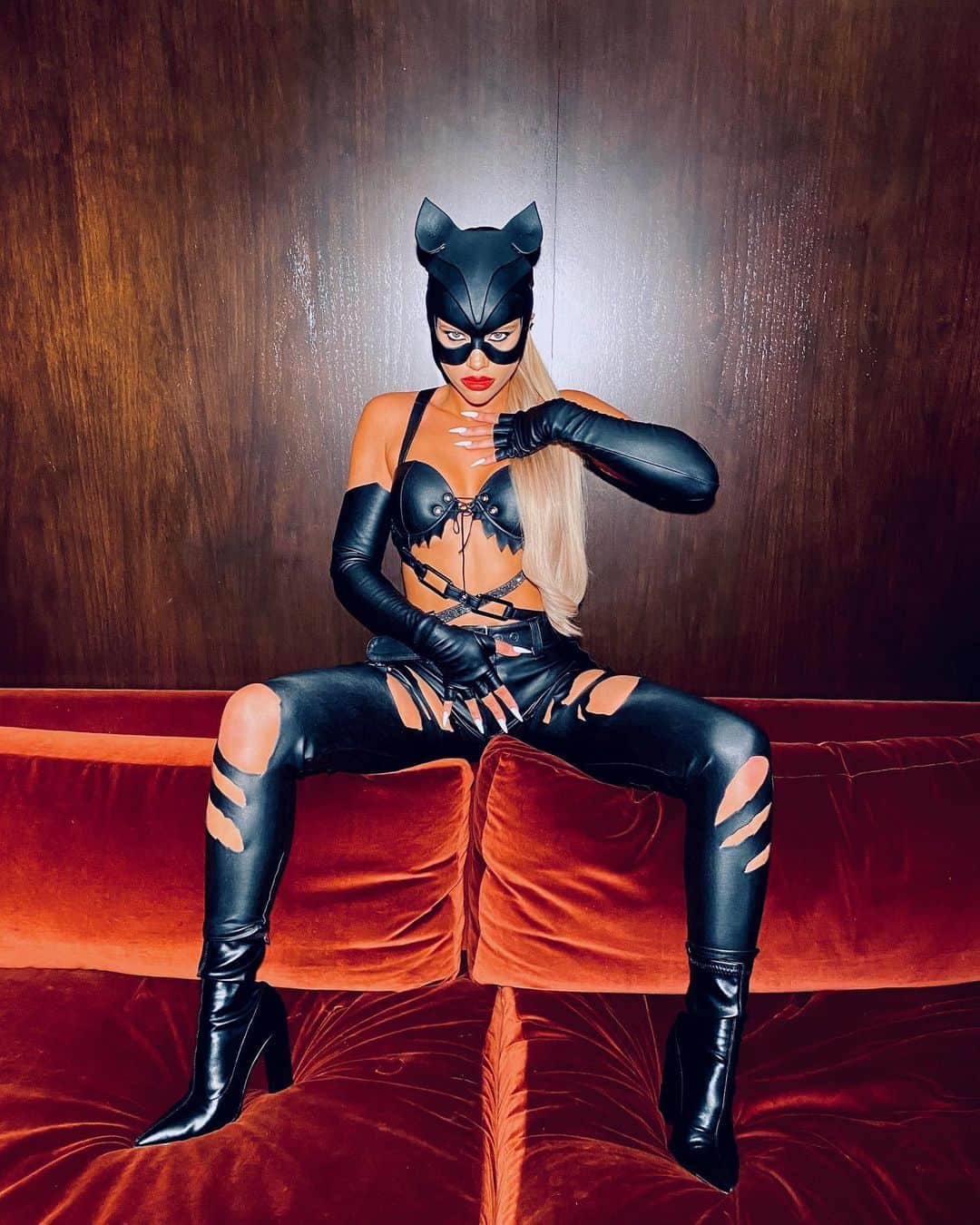 ソフィア・リッチーのインスタグラム：「Halle Berry cat woman 🐱」