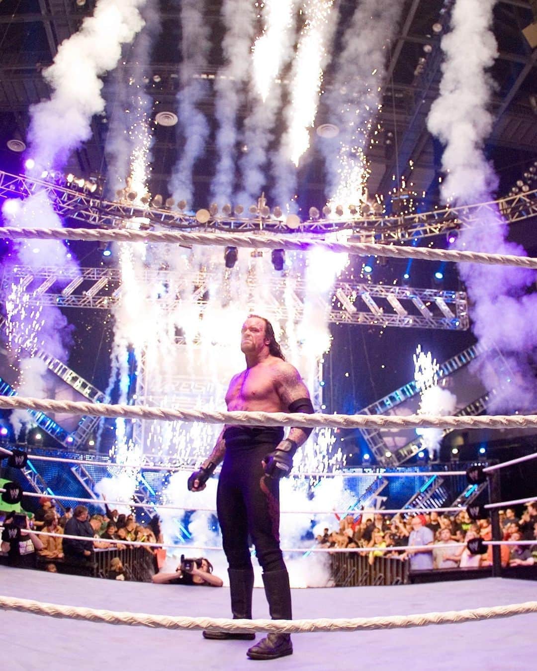 WWEさんのインスタグラム写真 - (WWEInstagram)「Check out today’s Story for iconic photos from @Undertaker’s career. #Undertaker30」11月2日 3時49分 - wwe