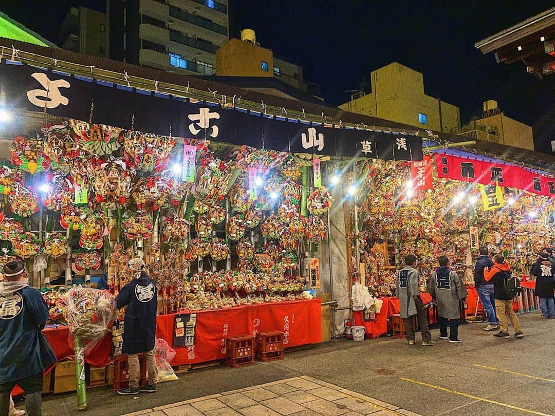 山川就史のインスタグラム：「鷲神社  来年はもっと心を強く  #ig_japan #japanlife #tokyolife #instajapan #jj #picoftheday #tbt #love #japan #tokyo #swag #instagood  #tflers #beautiful #funjaran #torinoichi #2020」