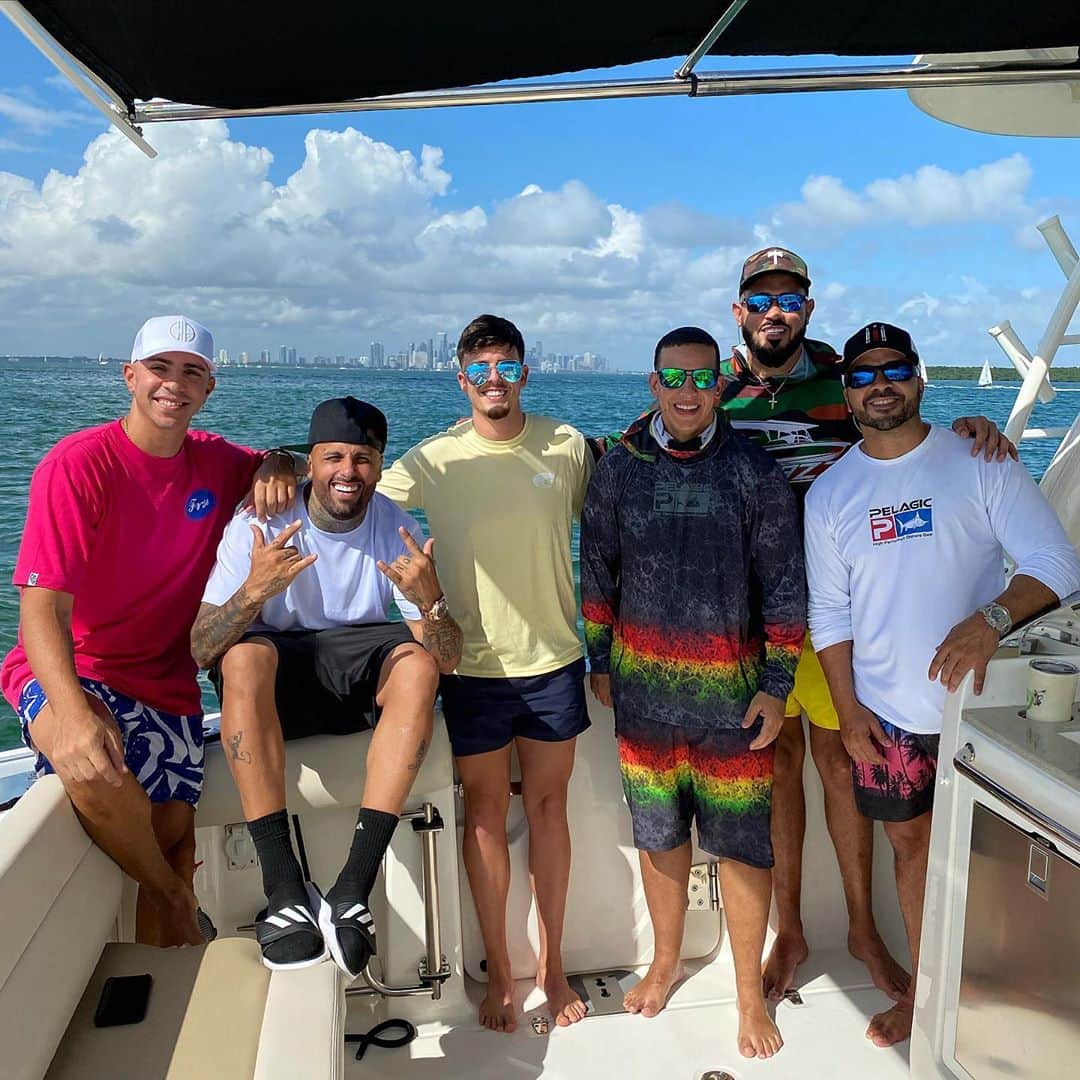 ダディー・ヤンキーのインスタグラム：「Miami VIBE 🏖 @carroyopr @nickyjam @franrozzano @pinarecords1 @luisfonsi」