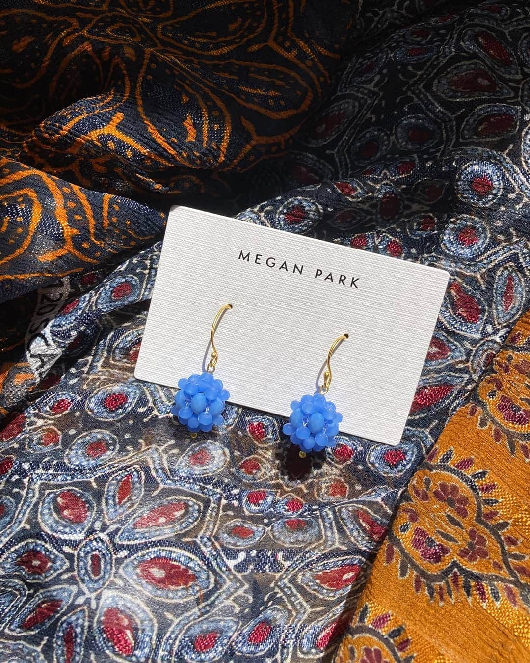 ミーガンパークのインスタグラム：「Striking blue for the win! Find the Bead Drop Earrings in our Fitzroy boutique and online now x」
