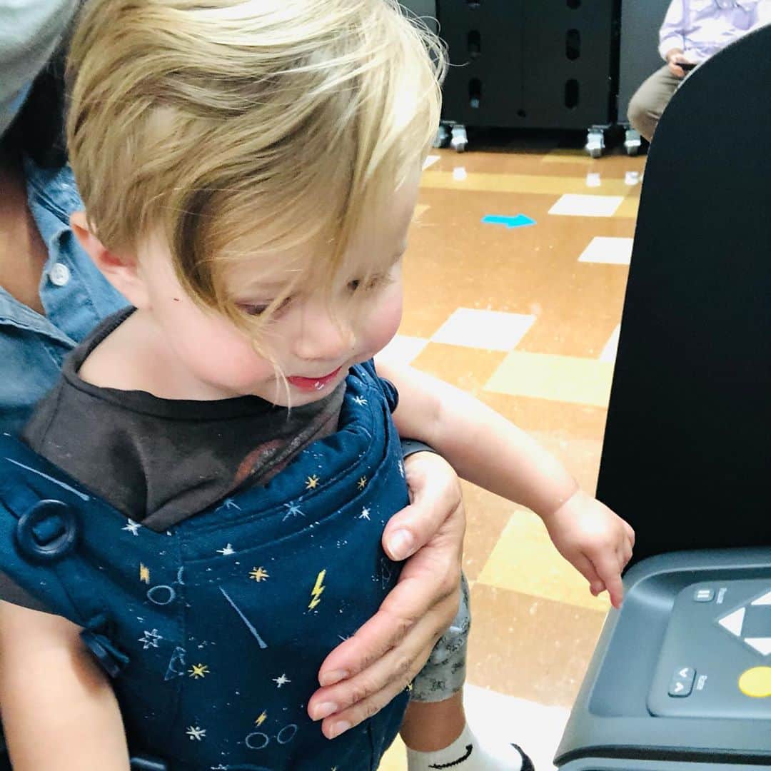 のインスタグラム：「Sooooooo...we did a thing today!  ——— What an amazing experience to share with my boy! I didn’t know if I would be allowed in with him. But they said yes...I feel like we just climbed a mountain. I know that sounds strange but it was a moment. So excited to be a small part of this kids future!  ——- #vote #vote2020 #latinavote #shesepuede #voteearly #latina」