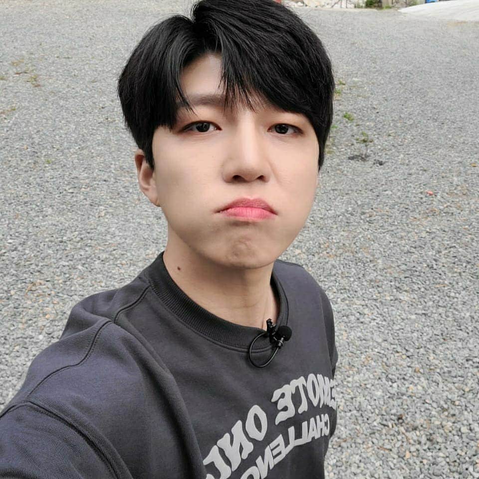 U-KISS（ユーキス）のインスタグラム：「[#수현] 날씨가 제법 쌀쌀해요! 감기조심🙏하시고 월요일도 화이팅해요💕  #유키스 #UKISS #SOOHYUN  #수현oppa」
