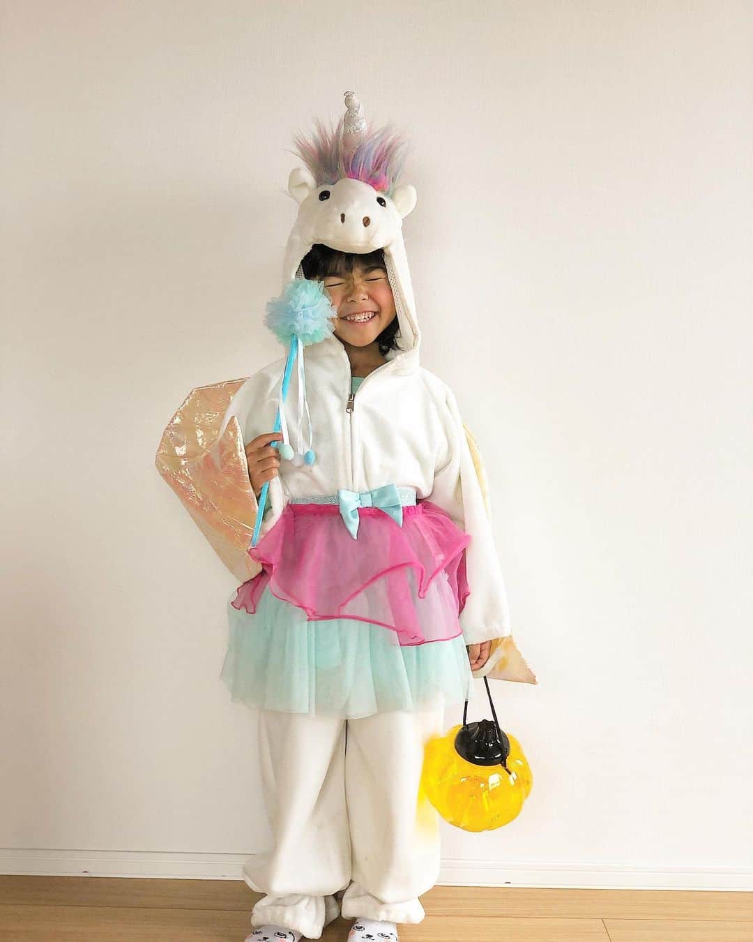 三星マナミのインスタグラム：「🎃 ・ Trick or treat 👻😈🎃🦄🦇🦋 ・ ・ #momlife  #momtime  #お菓子をあげてもいたずら好きな子供🍭 #子供の成長  #はろうぃん🎃  #unicorn🦄🌈 #デビルちゃん😈🕸💕 #くまのぷーさん🐻🍯🐝」