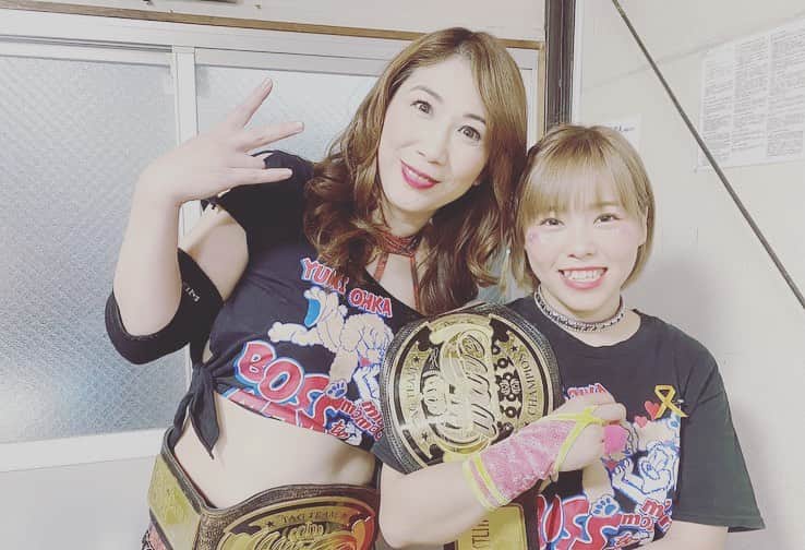 のインスタグラム：「ボスマミで久しぶりに写真撮ったらBOSSが嫌な顔してた…  顔が喜んで無い…  だけど、私の事大好きだよね。  ツンデレなだけ。  きっとそうだ。  #wavepro ‪#プロレスラー ‬ ‪#女子プロレス‬ ‪#prowrestling‬ ‪#プロレスリングwave‬ #波ヲタ全員集合  #桜花由美 #波ヲタ #愛犬 #愛犬との暮らし  #犬  #犬のいる暮らし  #犬なしでは生きていけません会  #犬バカ #トイプードル  #トイプードルカフェオレ  #mixchannel  #mixchannelライブ配信  #mixchannel公認ライバー #ミクチャ  #ミクチャ動画 #youtube  #youtubechannel #ozアカデミー #正危軍  #投げっ波 #歌舞伎町ちゃんす  #歌舞伎町女子プロレスバーちゃんす #ボスマミ」