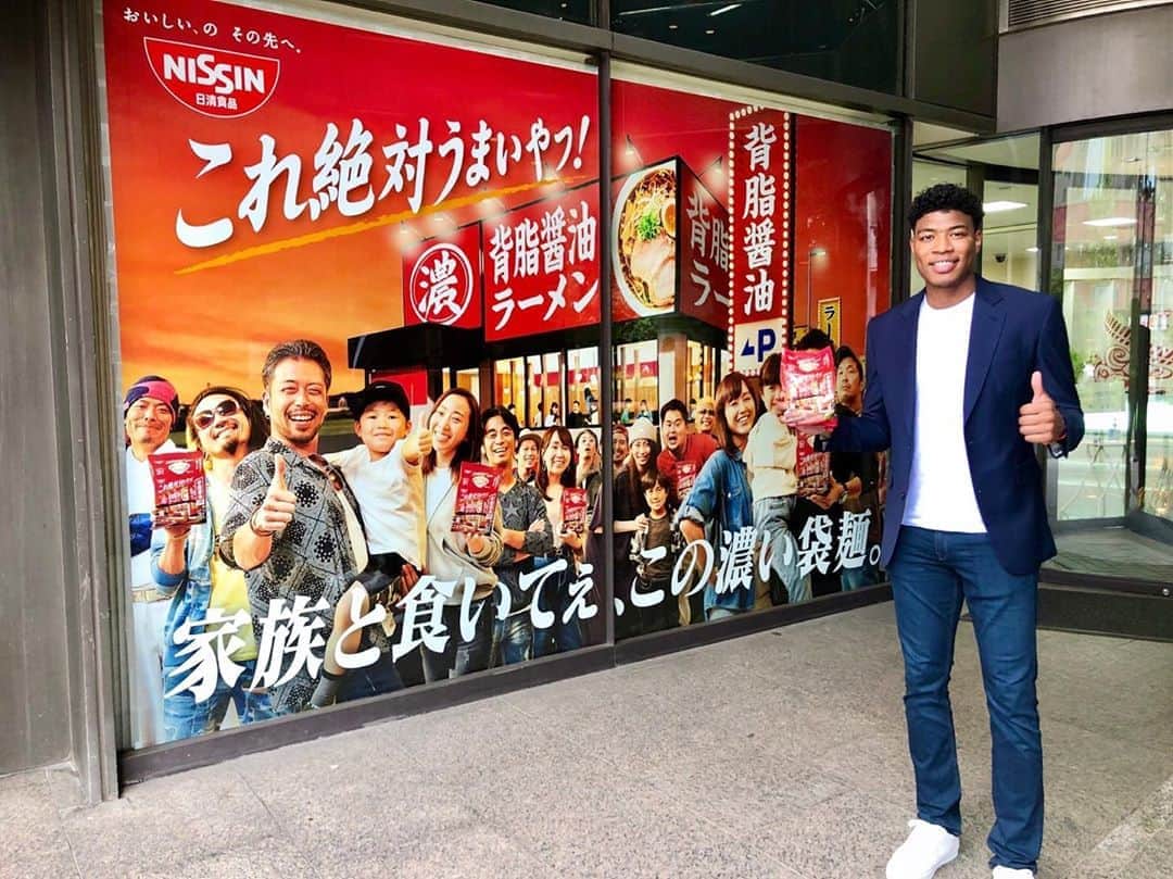 八村塁のインスタグラム：「お世話になってる日清食品さんに 先日訪問し、楽しい時間を過ごしました！ 記念に写真も撮ってきました!」