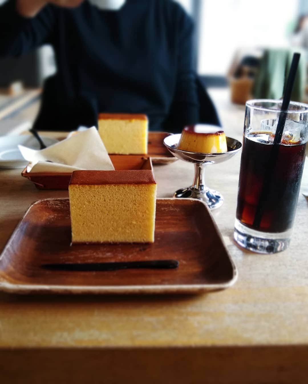 kei_pqのインスタグラム：「☕🍮看板メニューふわふわカステラと硬めプリン」