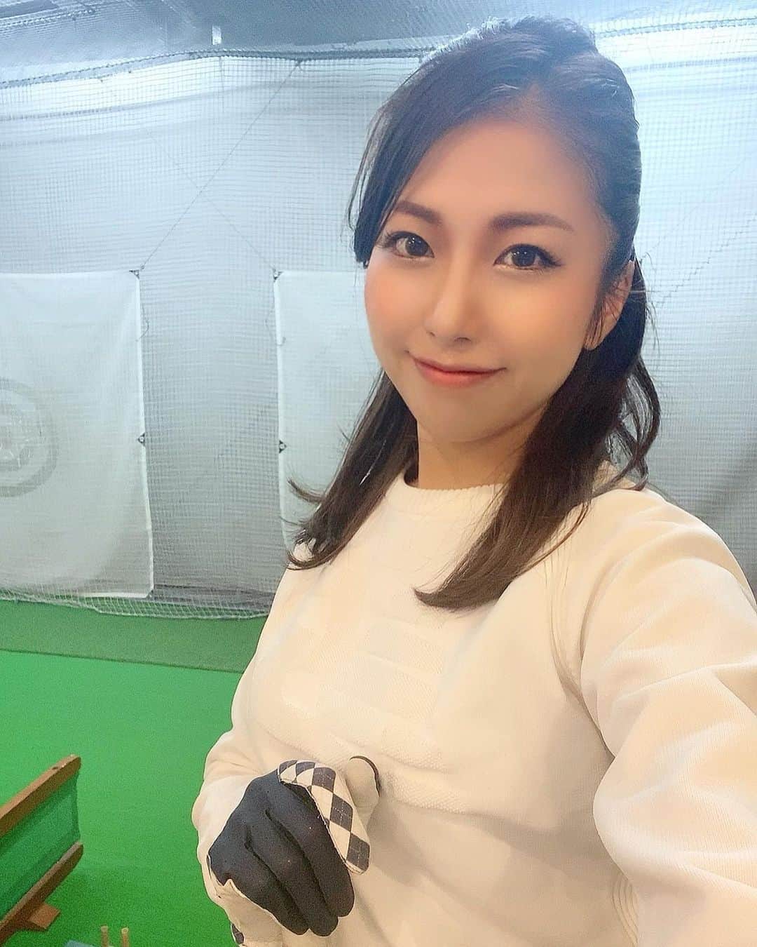 のインスタグラム：「* 練習記録〜🏌️‍♀️⛳️✨✨  ◼︎T's GOLF ACADEMY @tsgolfacademy  @tsgolfacademy_akasaka  @tabuchi_nob_golf   トラックマンで測ってみたら ドライバー200ヤード飛んだ😭❤️ 嬉しい🥺✨  この日のメモ。 ・フェースの向き ・体の軸と重心 ・お腹ひっこめる ・テイクバック深くしっかり  いっぱいある😂 練習量増やしますw  #練習 #打ちっぱなし #赤坂 #港区 #六本木一丁目 #ゴルフレッスン #ゴルフスイング #tsgolfacademy #ゴルフコーデ #ゴルフ #ゴルフ女子 #golf #golfgirl #秋 #coordinate #outfit #fashion」